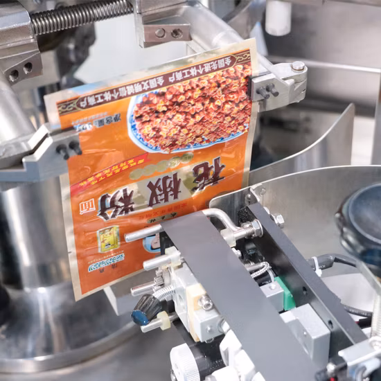 Confezionatrice automatica personalizzata per couscous, peperoncino, lievito, farina di mais, per riempire sacchetti di plastica con polvere alimentare e sigillare la macchina per l'imballaggio/confezionamento